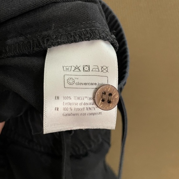 Tentree Colwood Pant Black Tencel
Relaxed Fit | Medium - Picture 5 of 5